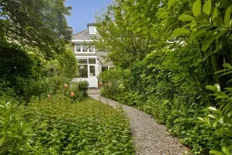 Corner house for sale: Ouddiemerlaan 47, Centrum West Diemen