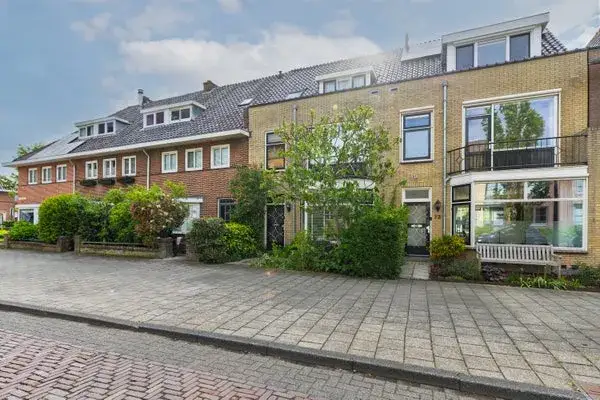 Terraced house for sale: Ouddiemerlaan 72, Centrum Oost Diemen