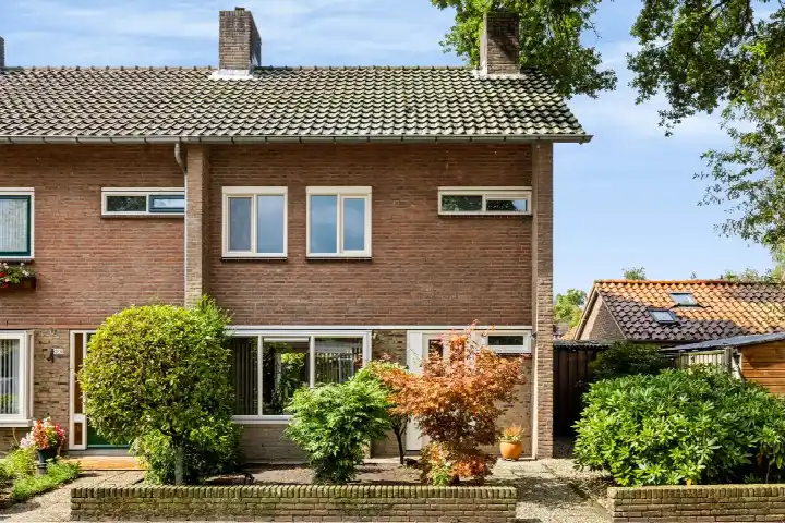 Corner house for sale: Oude Beekbergerweg 326, Componistenkwartier Apeldoorn