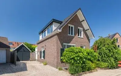 Detached house for sale: Oude Beekbergerweg 4, Vogelkwartier Apeldoorn