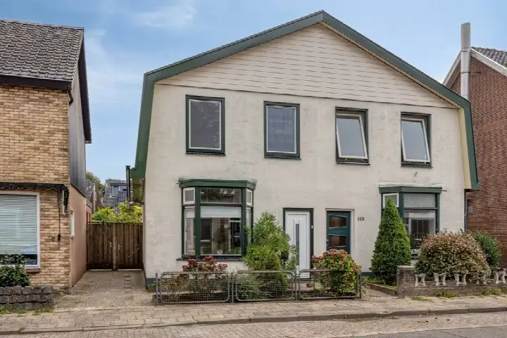 Twee-onder-één-kap te koop: Oude Bornseweg 114, 't Wilbert Hengelo