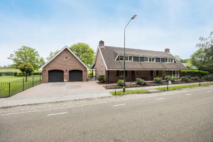 Vrijstaande woning te koop: Oude Liesboslaan 261, Liesbos Breda
