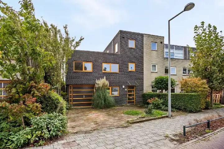 Hoekwoning te koop: Oude Middenweg 58, De Velden 'S-Gravenhage