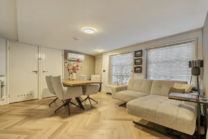 Studio te koop: Oude Nieuwstraat 1A, Spuistraat-Noord Amsterdam