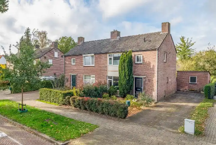 Hoekwoning te koop: Oude Peelstraat 24, Helenaveen kern Helenaveen