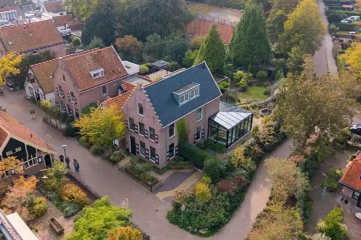 Hoekwoning te koop: Oude Prinsweg 19, Bergen-Centrum Bergen (Nh)