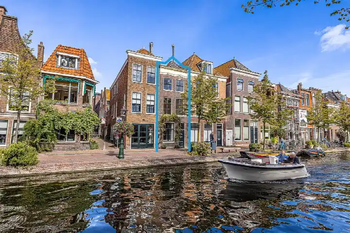 Terraced house for sale: Oude Rijn 20, Pancras-West Leiden