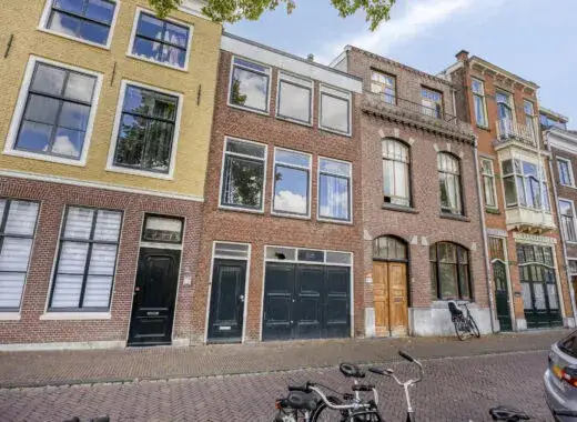 Terraced house for sale: Oude Vest 93, Marewijk Leiden