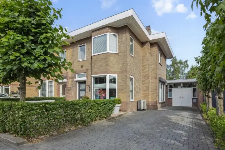 Tussenwoning te koop: Oude Vlijmenseweg 34, De Schutskamp 'S-Hertogenbosch