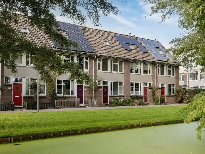 Terraced house for sale: Oude Watering 55, Beverwaard Rotterdam