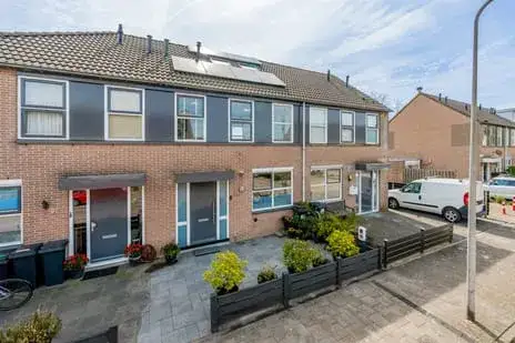 Terraced house for sale: Oude Waelweg 24, Buytenstee Diemen