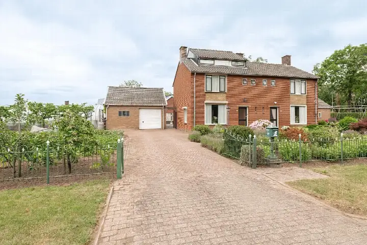 Twee-onder-één-kap te koop: Oudenhof 22, Geldermalsen West Geldermalsen