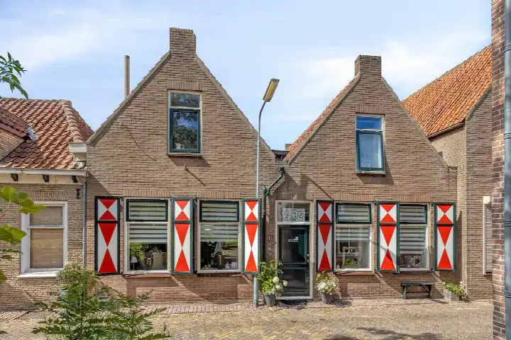Terraced house for sale: Oudestraat 10, Sint-Maartensdijk Sint-Maartensdijk