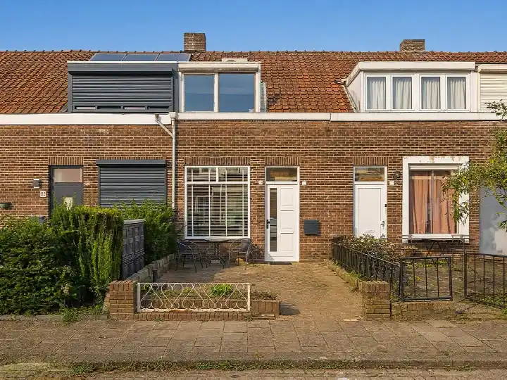 Tussenwoning te koop: Outshoornstraat 84, Bouwmeestersbuurt Zuid Tilburg