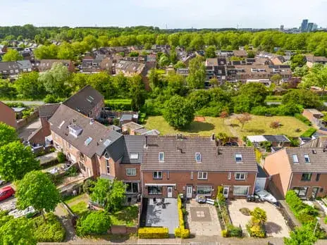 Tussenwoning te koop: Overgouw 28, Kromgouw en Overgouw Almere