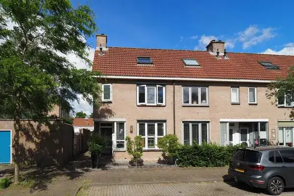 Corner house for sale: P.A. de Genestetstraat 92, Middenveer Sliedrecht