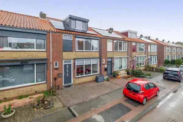 Tussenwoning te koop: P C de Vinckstraat 7, Dorp en Hoonaart Hellevoetsluis