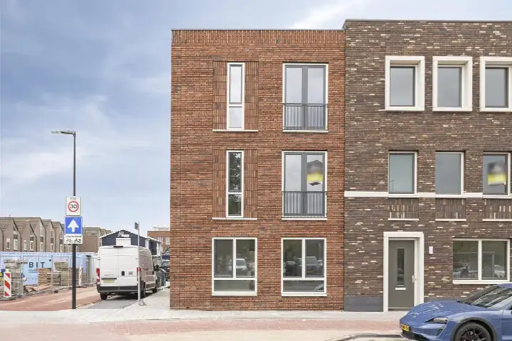 Corner house for sale: P.C. Hooftlaan 26, Binnenstad Maassluis