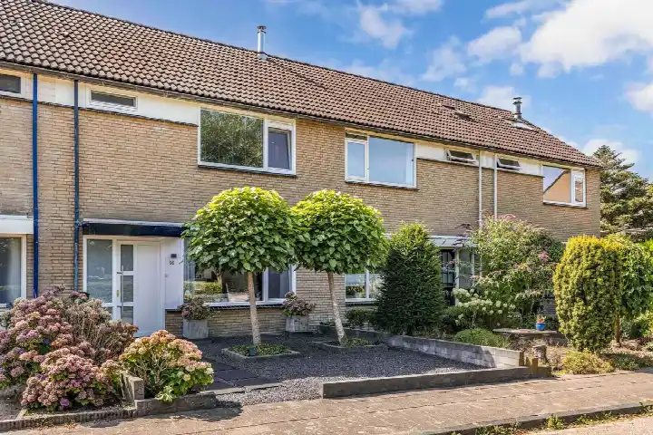 Tussenwoning te koop: P.K.Pelstraat 96, De Singels west Drachten
