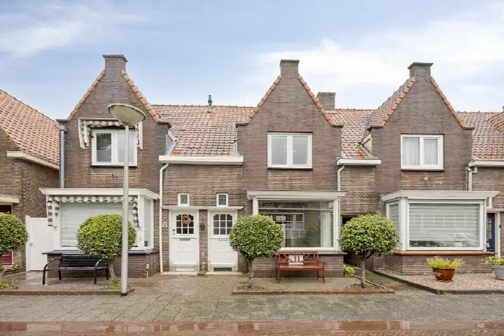 Semi-detached for sale: P. Rijsdijkstraat 8, Buitenuitbreiding-Oost Sliedrecht