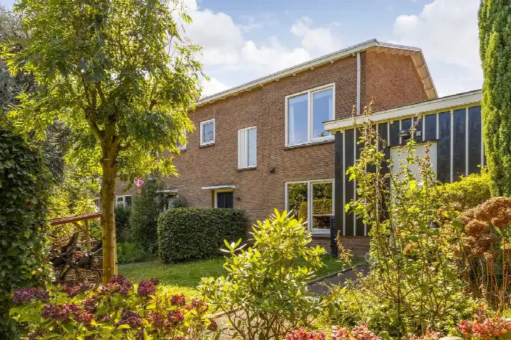 Tussenwoning te koop: Paasberglaan 39, Paasberg Arnhem