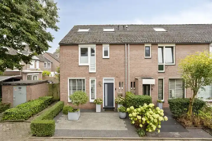 Corner house for sale: Papaverweerd 7, Heugem Maastricht