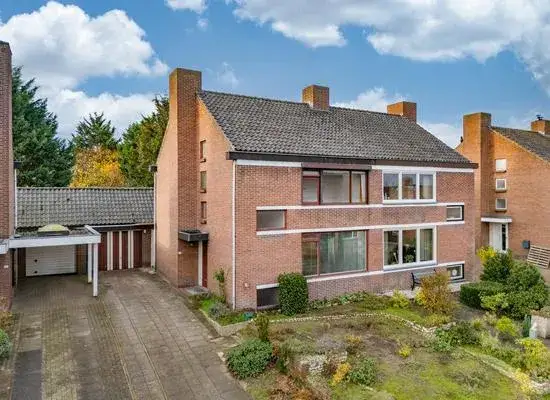 Tussenwoning te koop: Papenbeek 61, Well-Oost Well L