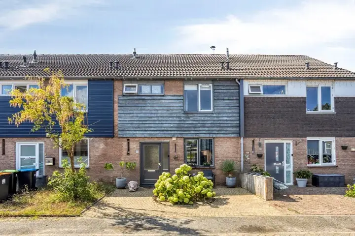 Tussenwoning te koop: Papeweer 21, Hooipolder en De Hoeven Raamsdonksveer