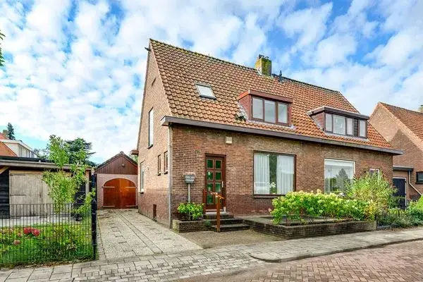 Twee-onder-één-kap te koop: Parallelstraat 32, Rhoon-Centrum Rhoon