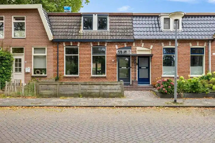 Terraced house for sale: Parallelweg 37, Westerpark Hoogezand
