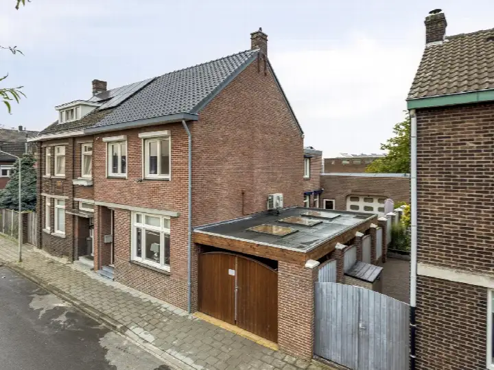 Twee-onder-één-kap te koop: Parallelweg 5, Tegelen-Centrum Tegelen