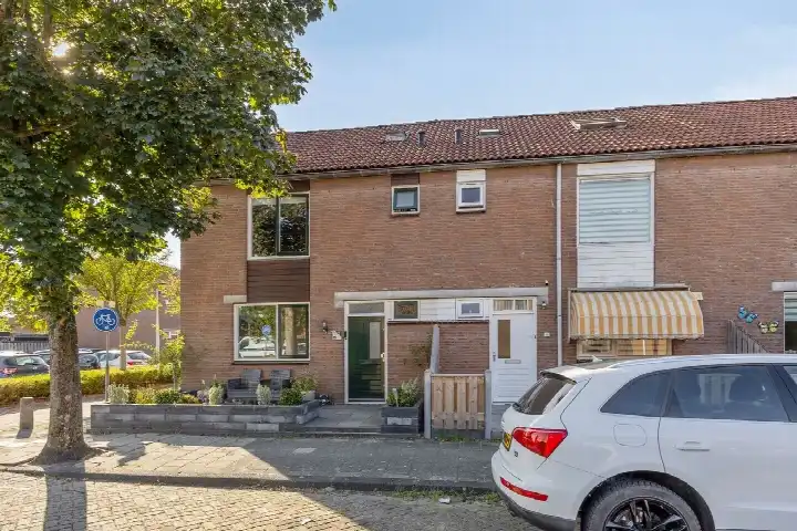 Hoekwoning te koop: Parelgras 13, Vriesland Spijkenisse