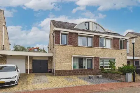 Tussenwoning te koop: Parelmoerboog 14, Othene Terneuzen