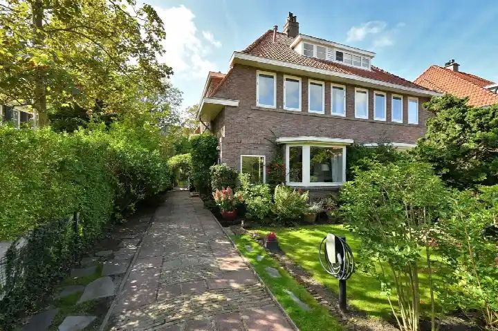 Twee-onder-één-kap te koop: Park Vronesteyn 22, Voorburg Oud noord Voorburg