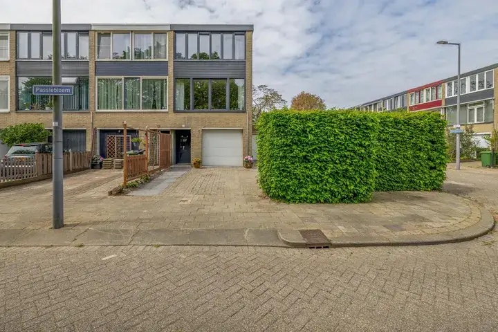 Corner house for sale: Passiebloem 9, Ommoord Rotterdam