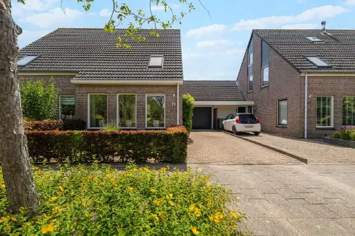 Tussenwoning te koop: Pastoor Meijndersstraat 23, Tuitjenhorn-Centrum en Kerkbuurt Tuitjenhorn