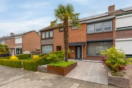 Tussenwoning te koop: Pastoor Schoenmakerstraat 8, Nieuw Lotbroek-Noord Hoensbroek