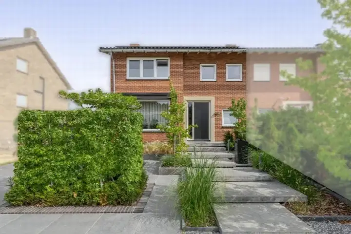 Twee-onder-één-kap te koop: Pastoor Stassenstraat 54, Hazenkamp Venlo
