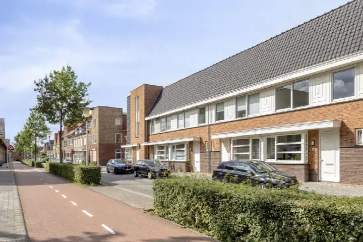 Terraced house for sale: Pastoor Van Leeuwenstraat 38, Heipoort Helmond