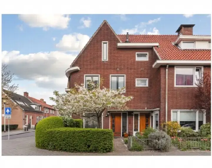 Hoekwoning te huur: Pastoor van Leeuwenstraat 84, Vossenberg Helmond