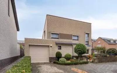 Twee-onder-één-kap te koop: Pastoor Hoekx-singel 65, Hintham noord Rosmalen
