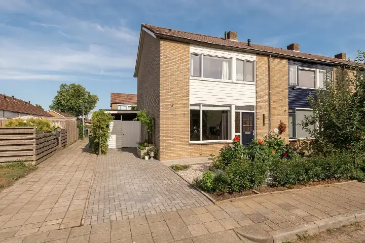 Corner house for sale: Pastorielaan 16, Buurmalsen Buurmalsen