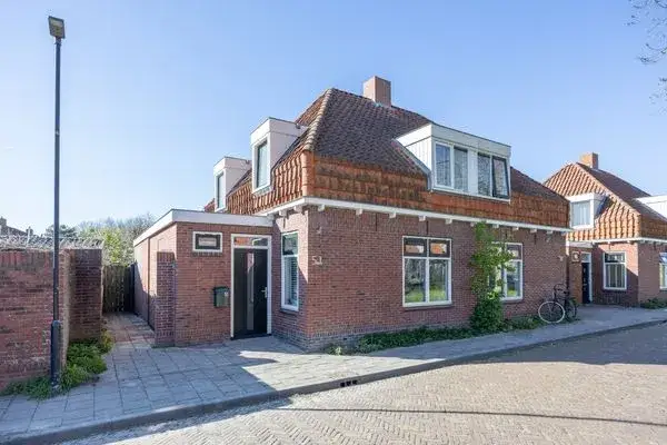 Twee-onder-één-kap te koop: Pater Brugmanstraat 51, Bolsward-Zuidoost Bolsward