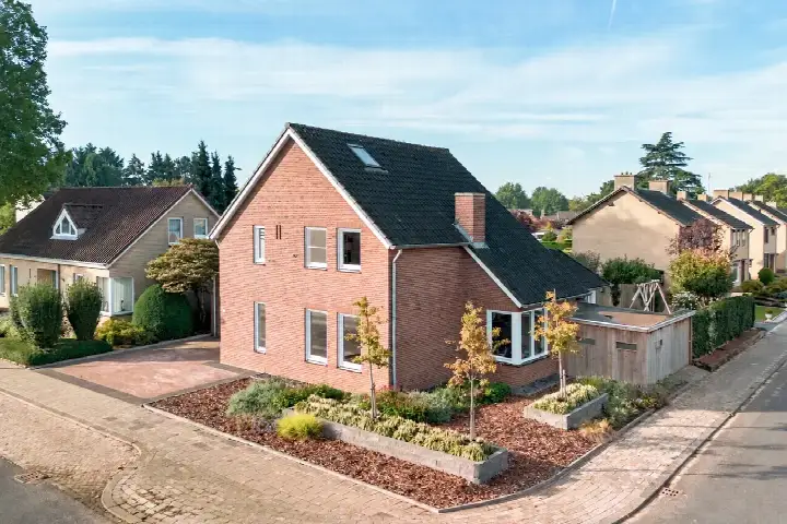 Vrijstaande woning te koop: Pater Dr. Neijensstraat 11, Heel Heel