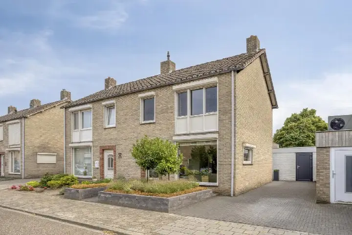 Semi-detached for sale: Pater Geraedtsstraat 18, Martin Giessen-Bosstraat Swalmen