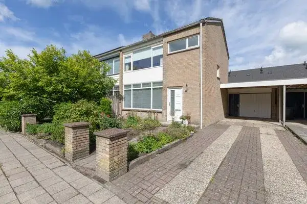 Tussenwoning te koop: Pater Schuurmanstraat 5, Bolsward-Noord Bolsward