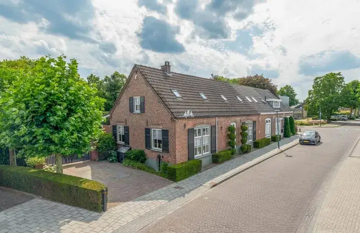 Corner house for sale: Pater Vogelsstraat 33, Beek Beek En Donk