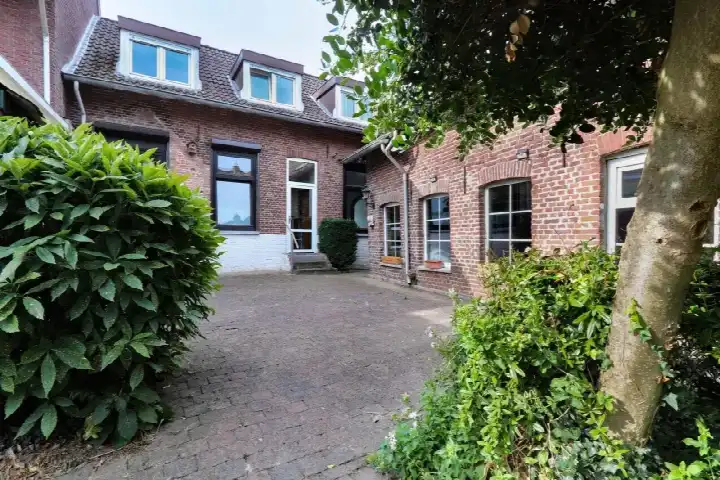 Twee-onder-één-kap te koop: Paterslaan 30, West zuid Venray