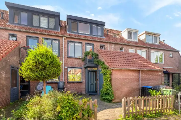 Terraced house for sale: Paterspoel 64, Luijendijk Landsmeer