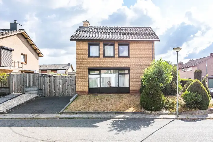 Vrijstaande woning te koop: Paul Van Ostaijenstraat 10, Schaesberg Centrum Landgraaf